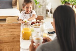 Easy Ways to Entertain Your Children at Lunch